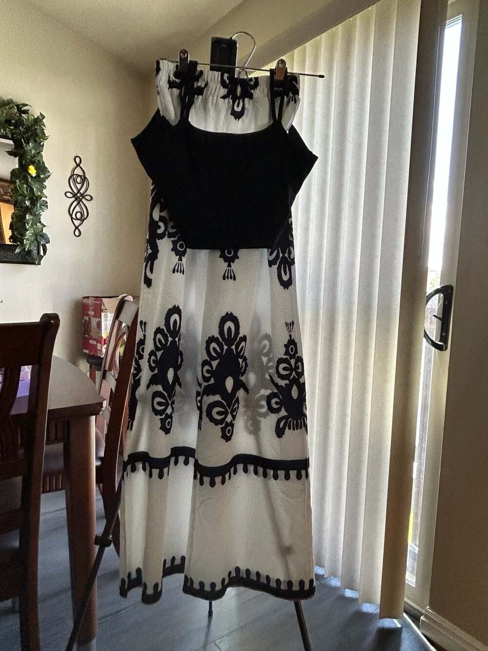 Black and White Abstract Pattern Two-Piece Spaghetti Strap Crop w/maxi pants